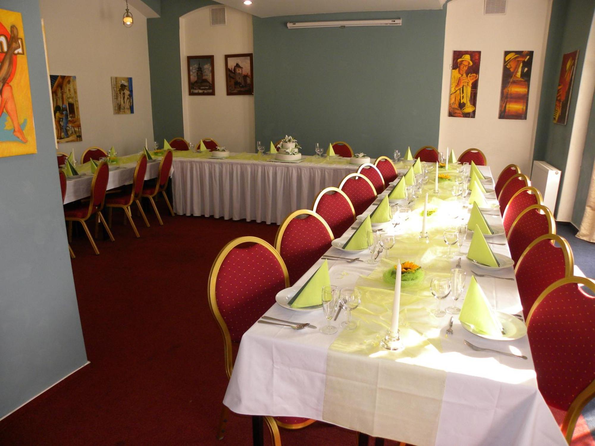 Hotel Cerny Orel Zatec Exterior photo
